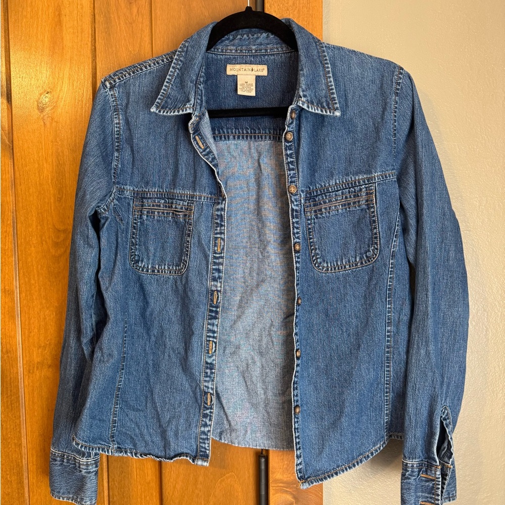 Fitted Mountain Lake Denim Shirt